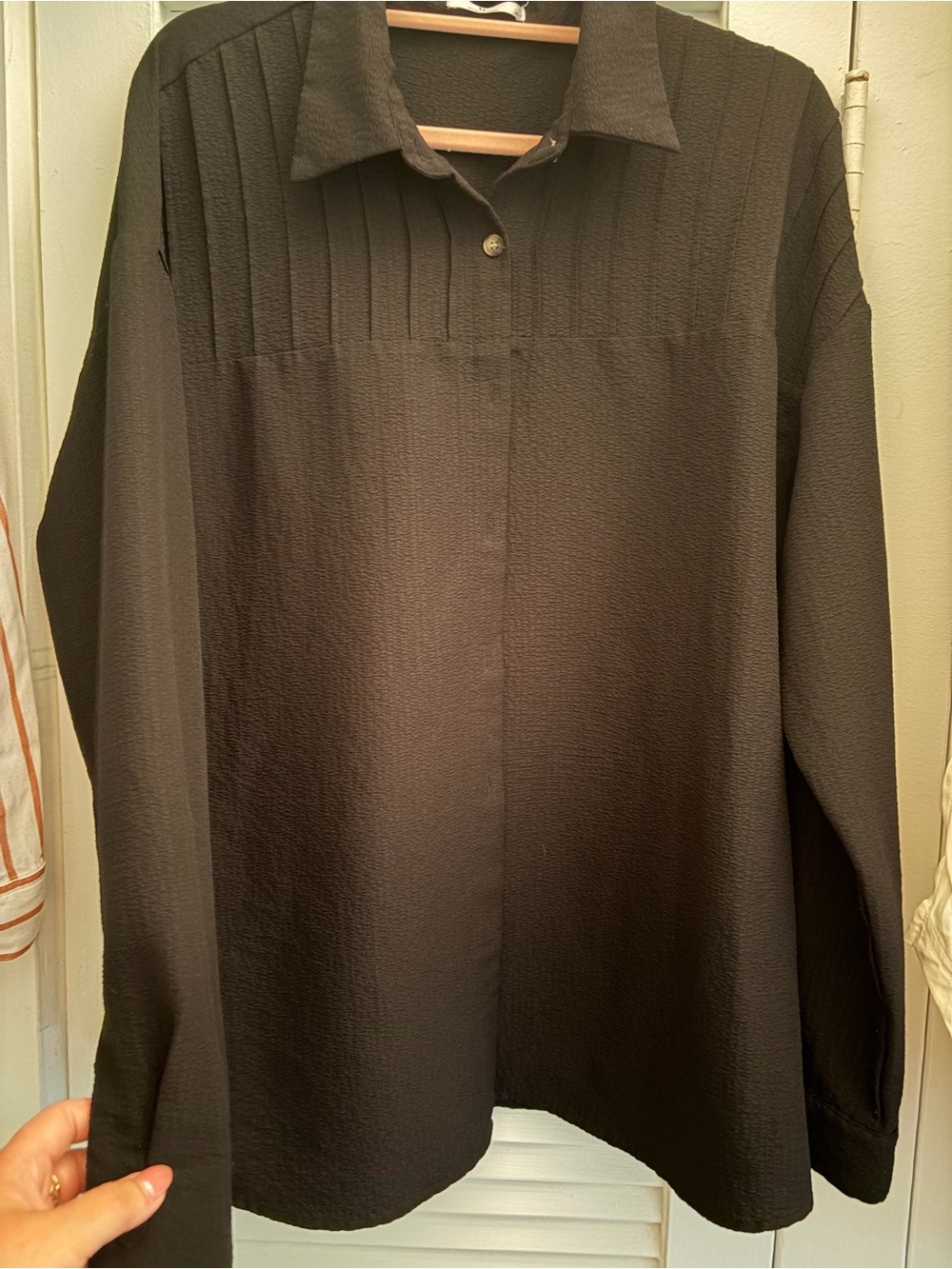 !it jeans Women's Black Button-Down Textured Shirt